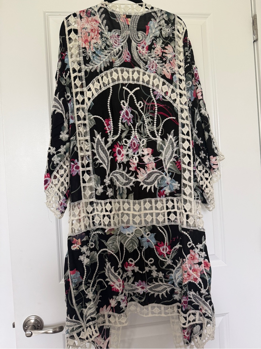 Floral Lace Trim Kimono Robe in Black and Cream - Picture 2 of 2